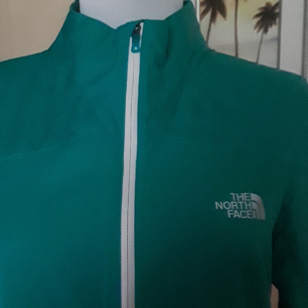 The North Face Jacket (women's) - Picture 6 of 8